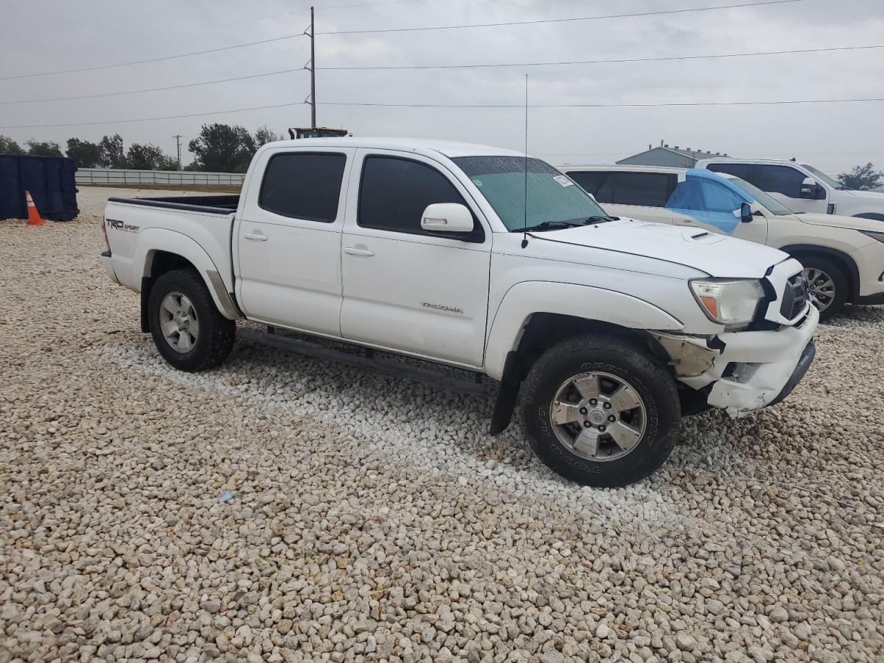 2015 Toyota Tacoma - Image 4