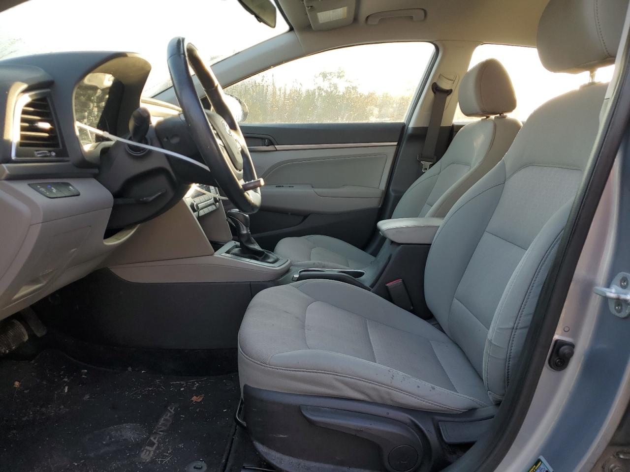 2017 Hyundai Elantra - Image 7