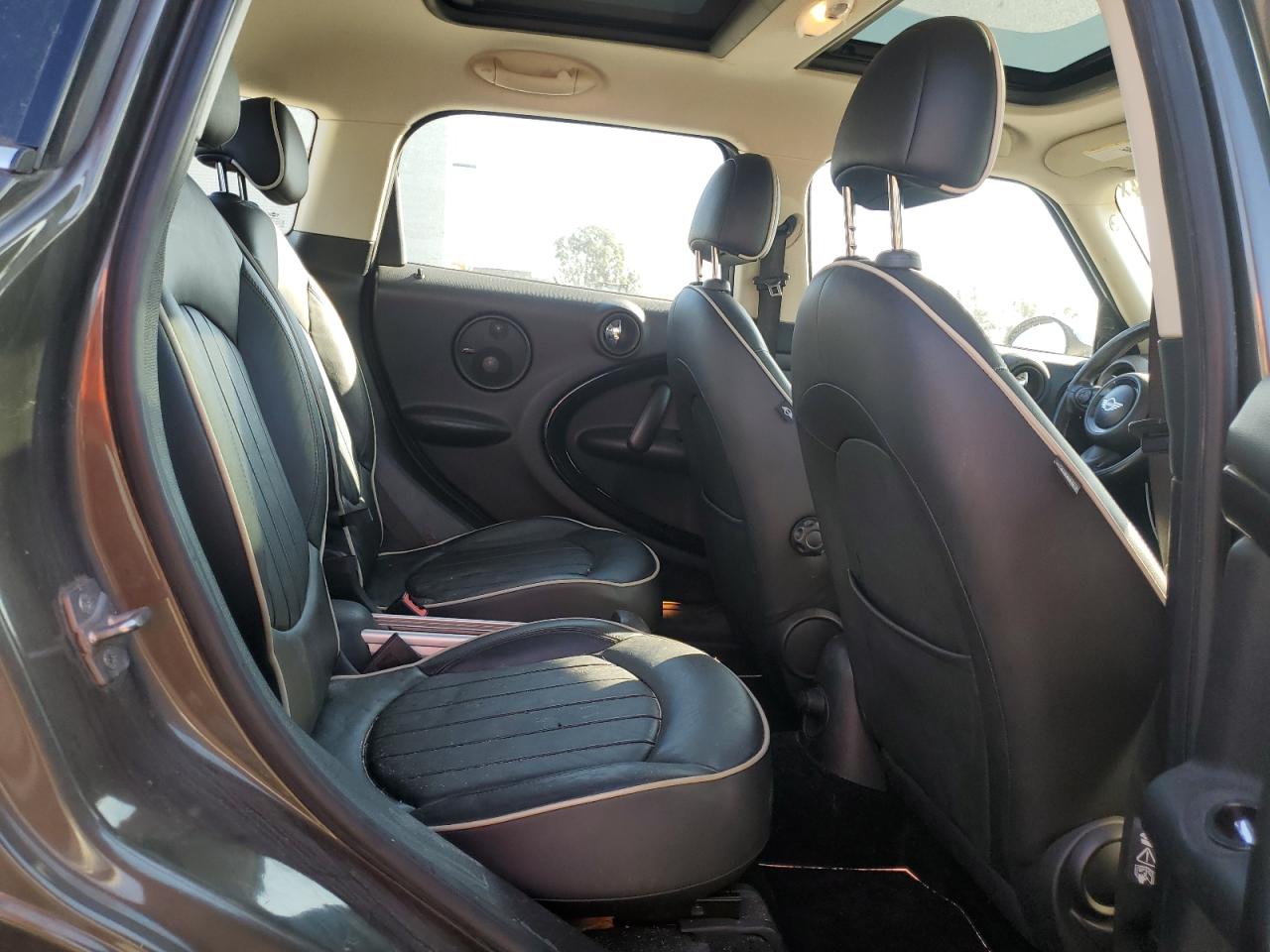 2011 MINI Cooper - Image 10