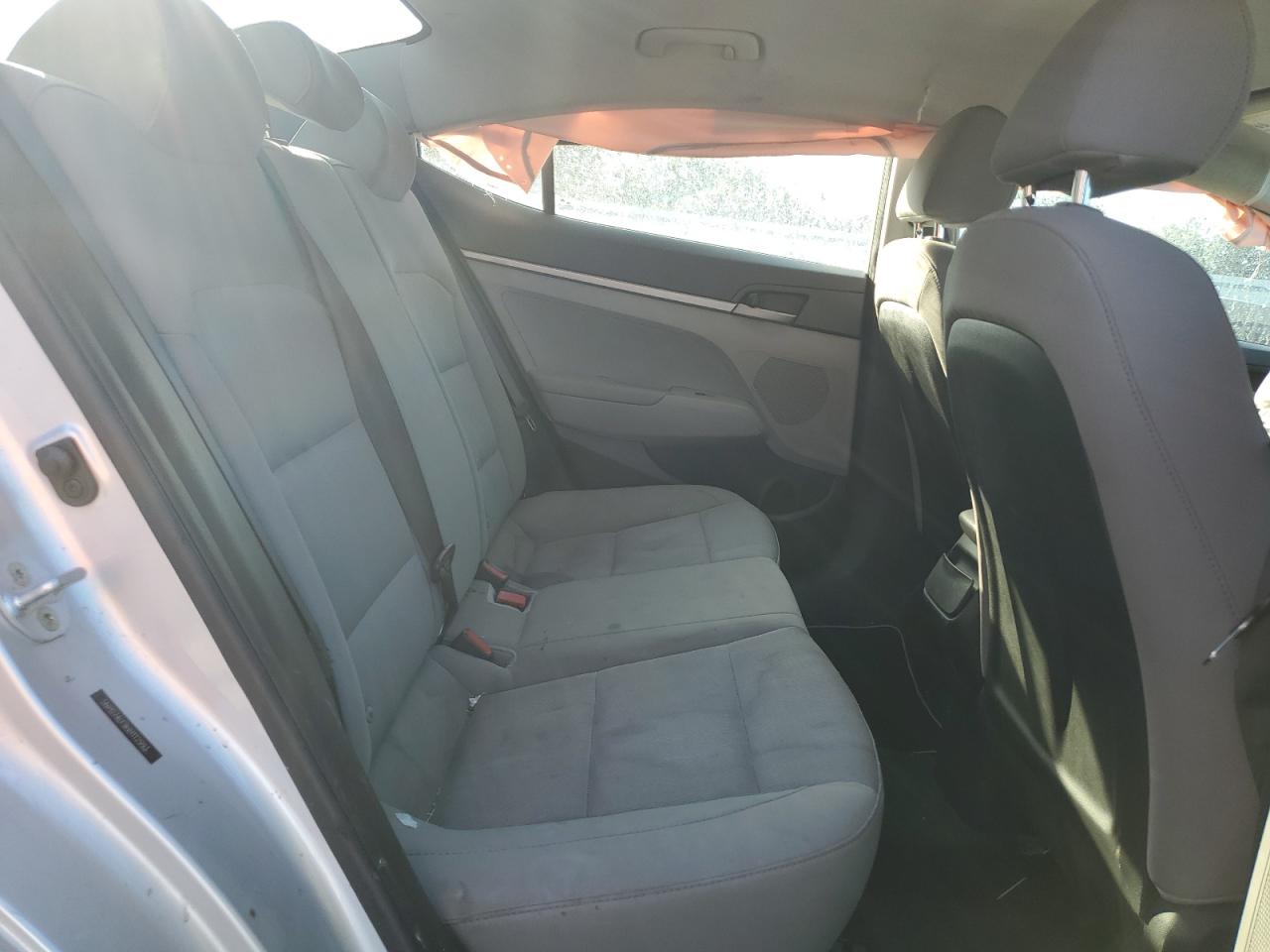 2017 Hyundai Elantra - Image 10