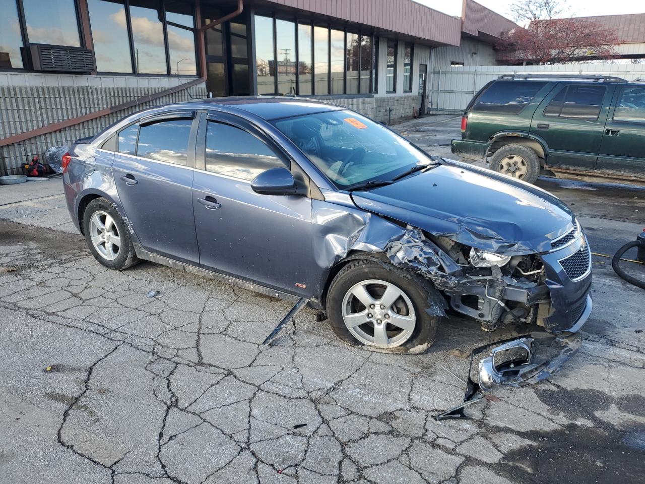 VIN 1G1PC5SB2D7189709 2013 CHEVROLET CRUZE no.4