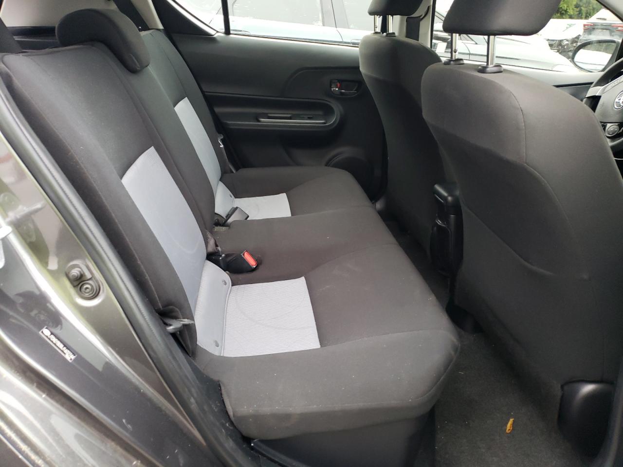 2018 Toyota Prius - Image 11