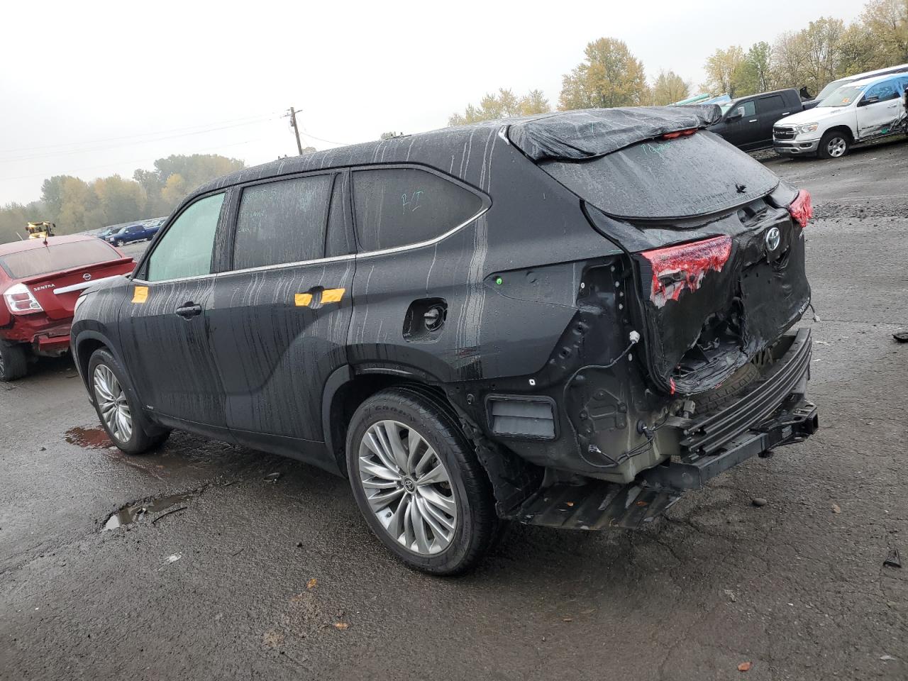2022 Toyota Highlander - Image 2
