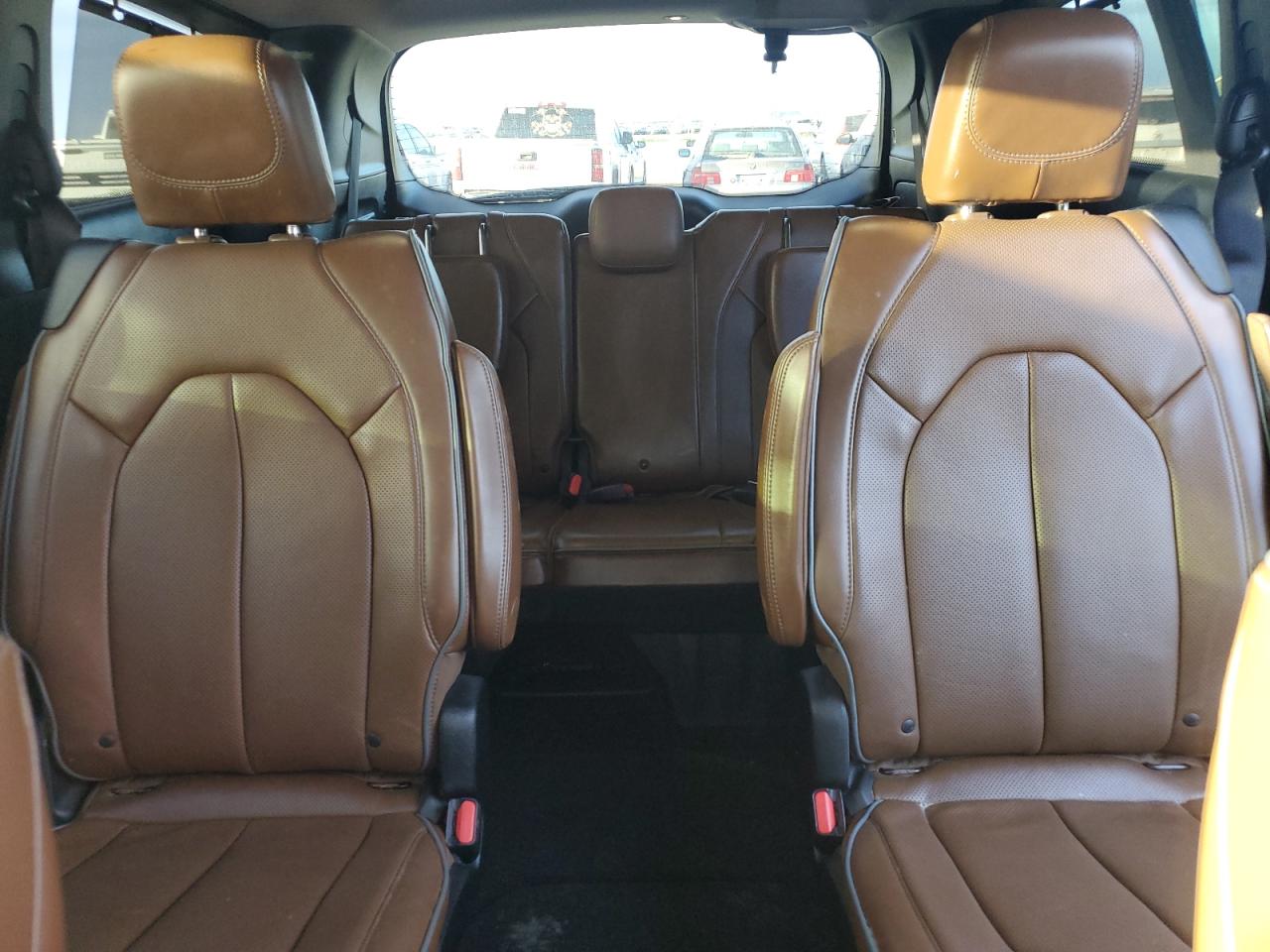 2018 Chrysler Pacifica - Image 10