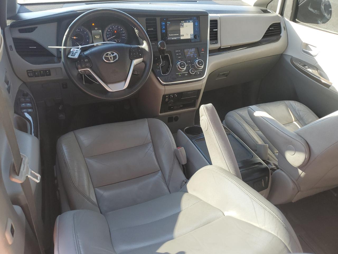 2016 Toyota Sienna - Image 8