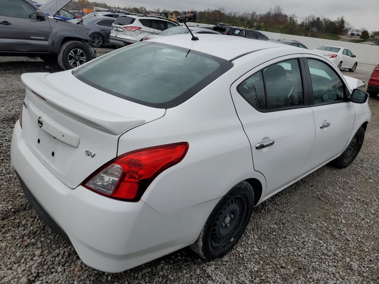 2019 Nissan Versa - Image 3