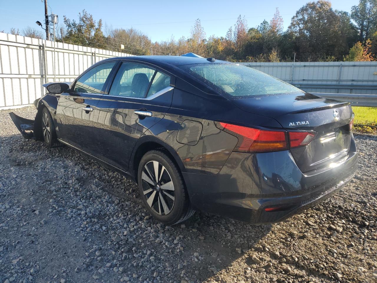 2021 Nissan Altima - Image 2