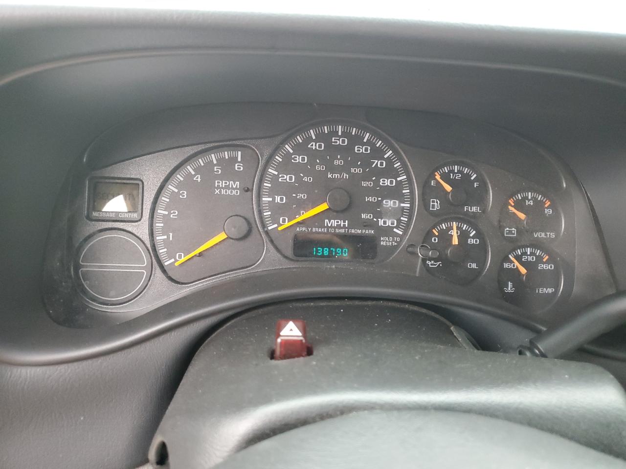 2001 Chevrolet Suburban - Image 9