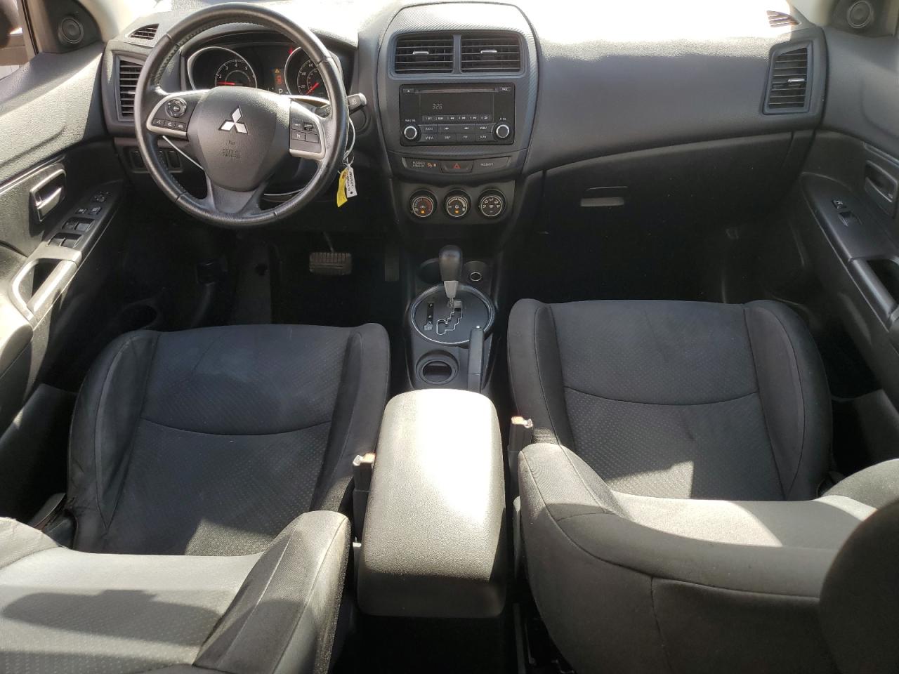 2015 Mitsubishi Outlander - Image 8