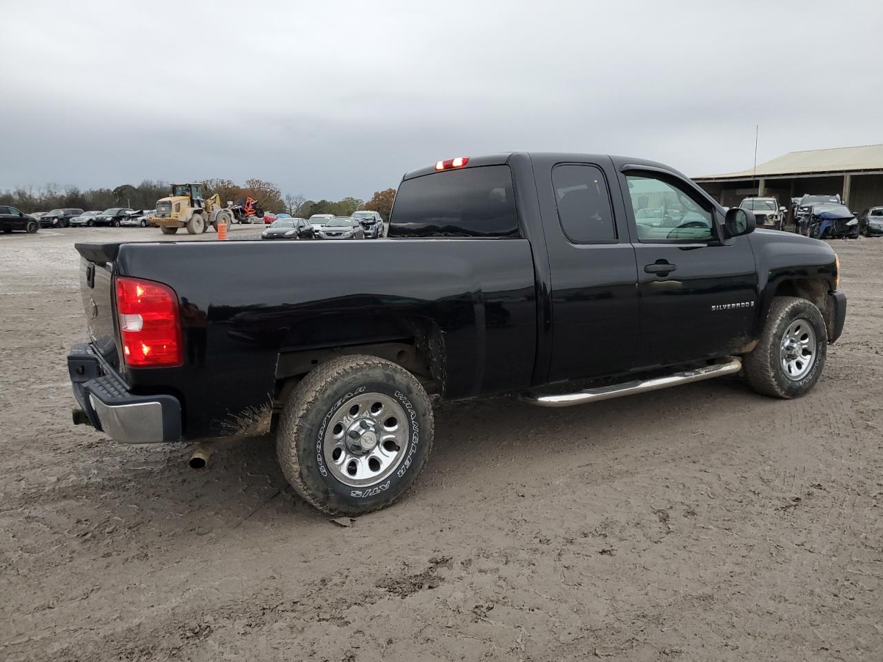 2007 Chevrolet Silverado - Image 3