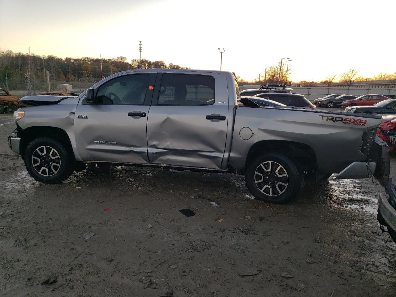 VIN 5TFDW5F19HX605733 2017 TOYOTA TUNDRA no.2