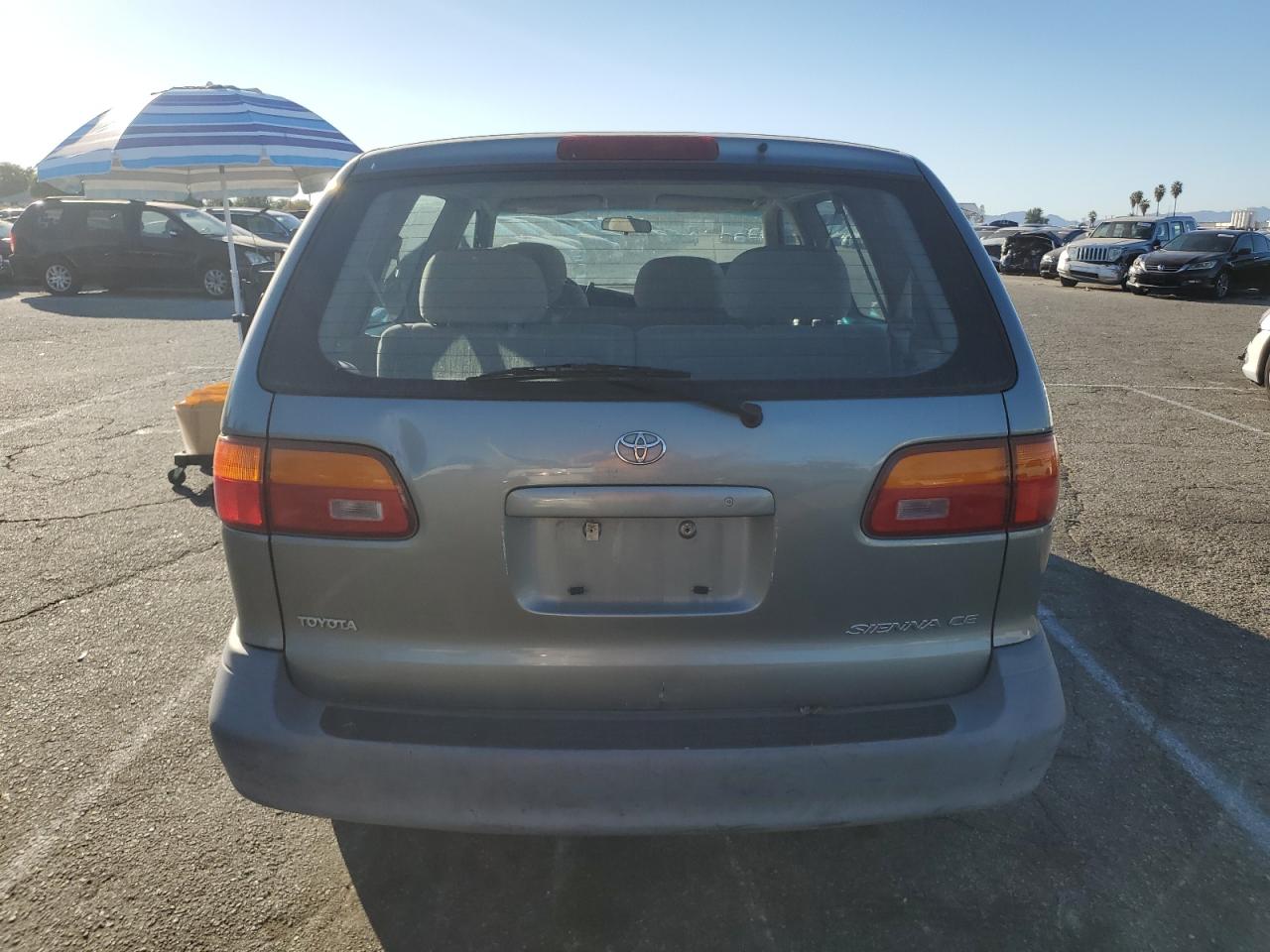 1998 Toyota Sienna Ce VIN: 4T3GF19C6WU042953 Lot: 80800754