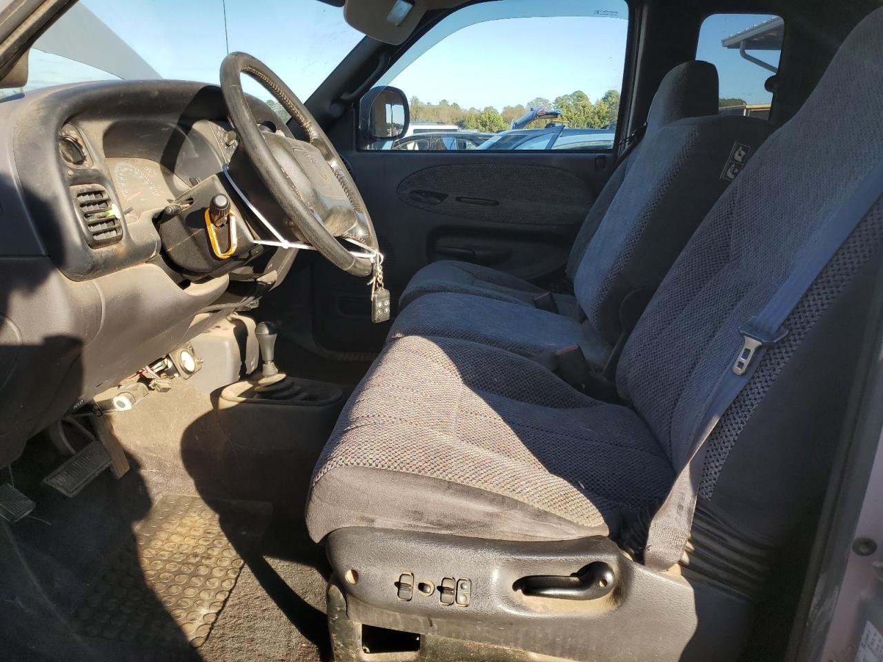 2000 Dodge RAM - Image 7