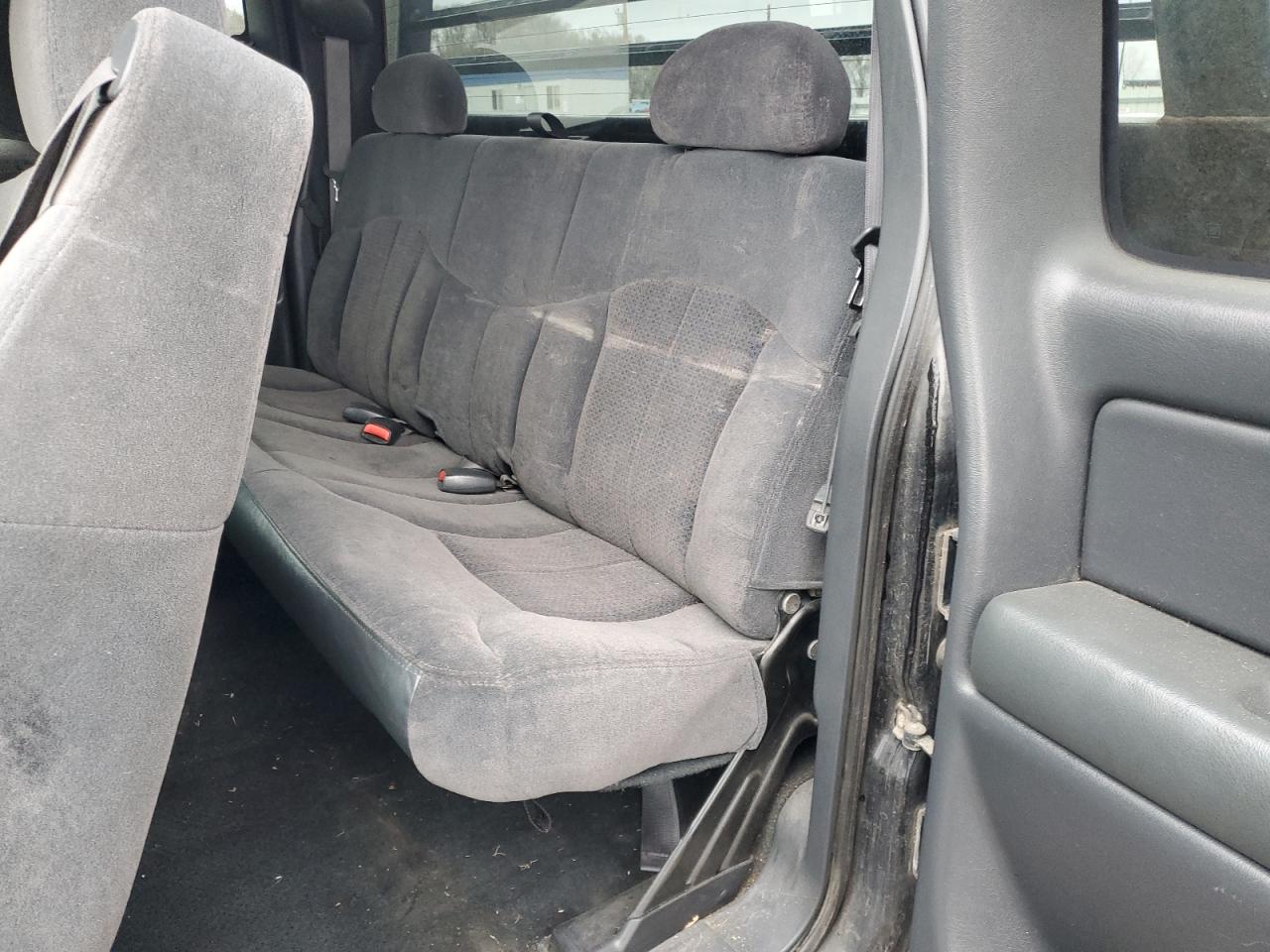 2002 Chevrolet Silverado - Image 10