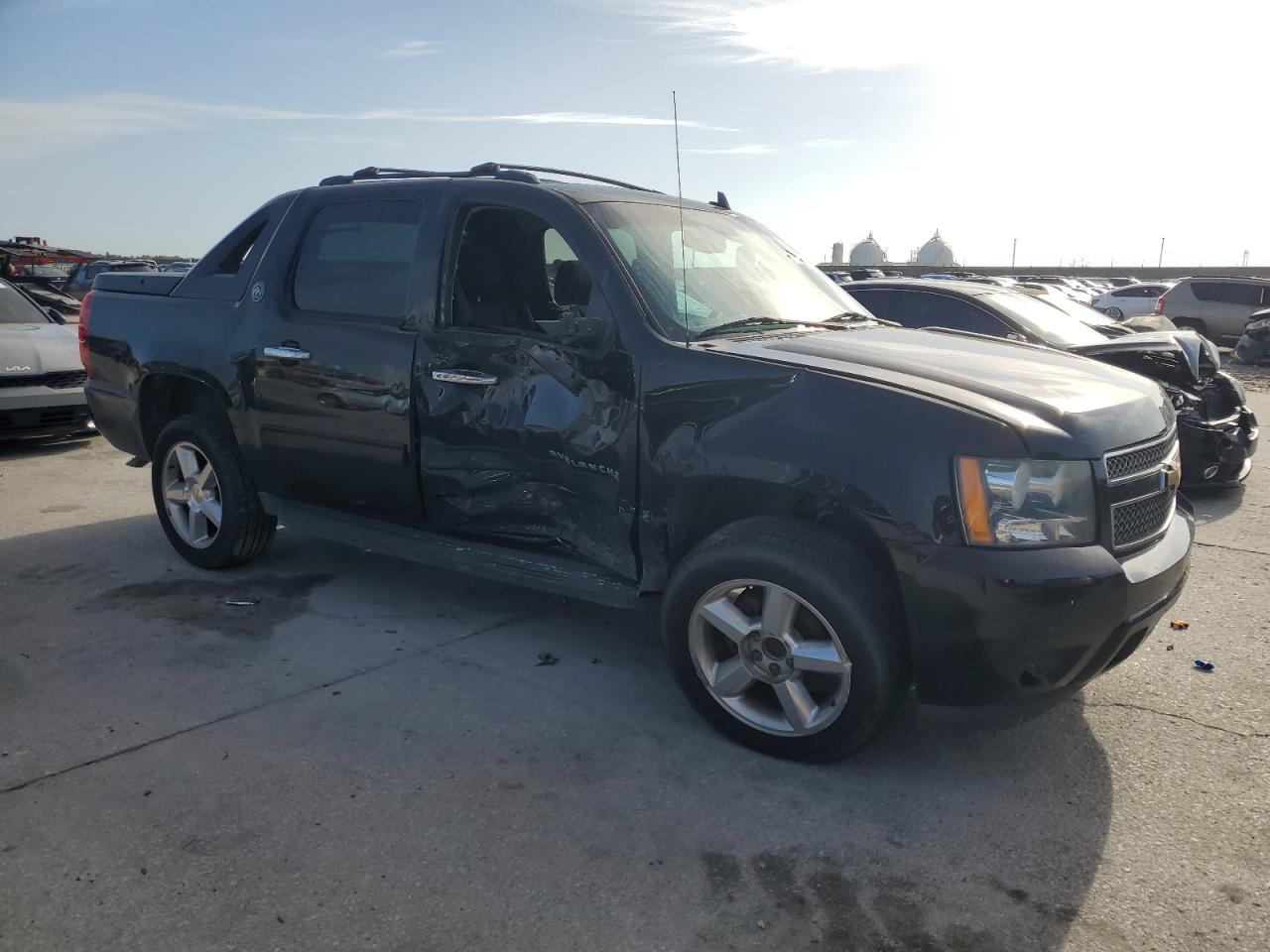 2013 Chevrolet Avalanche - Image 4