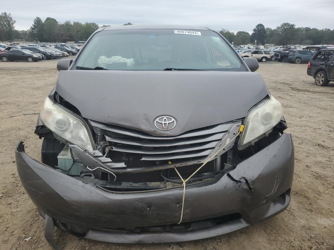2015 Toyota Sienna - Image 5