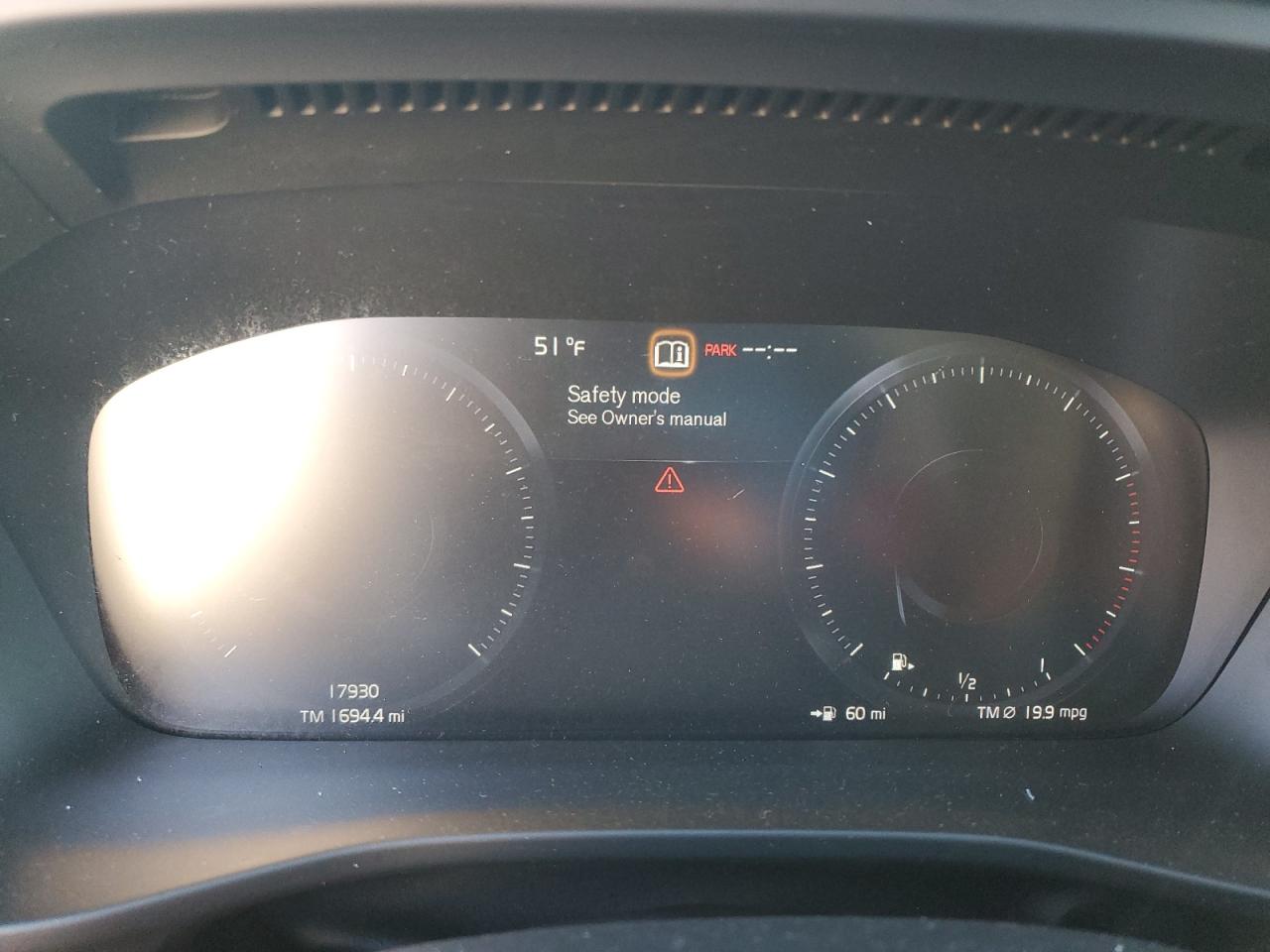 2021 Volvo XC40 - Image 9