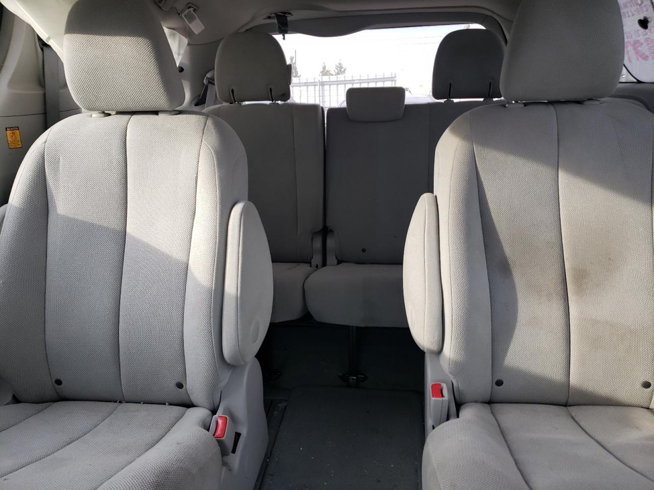 2012 Toyota Sienna - Image 10