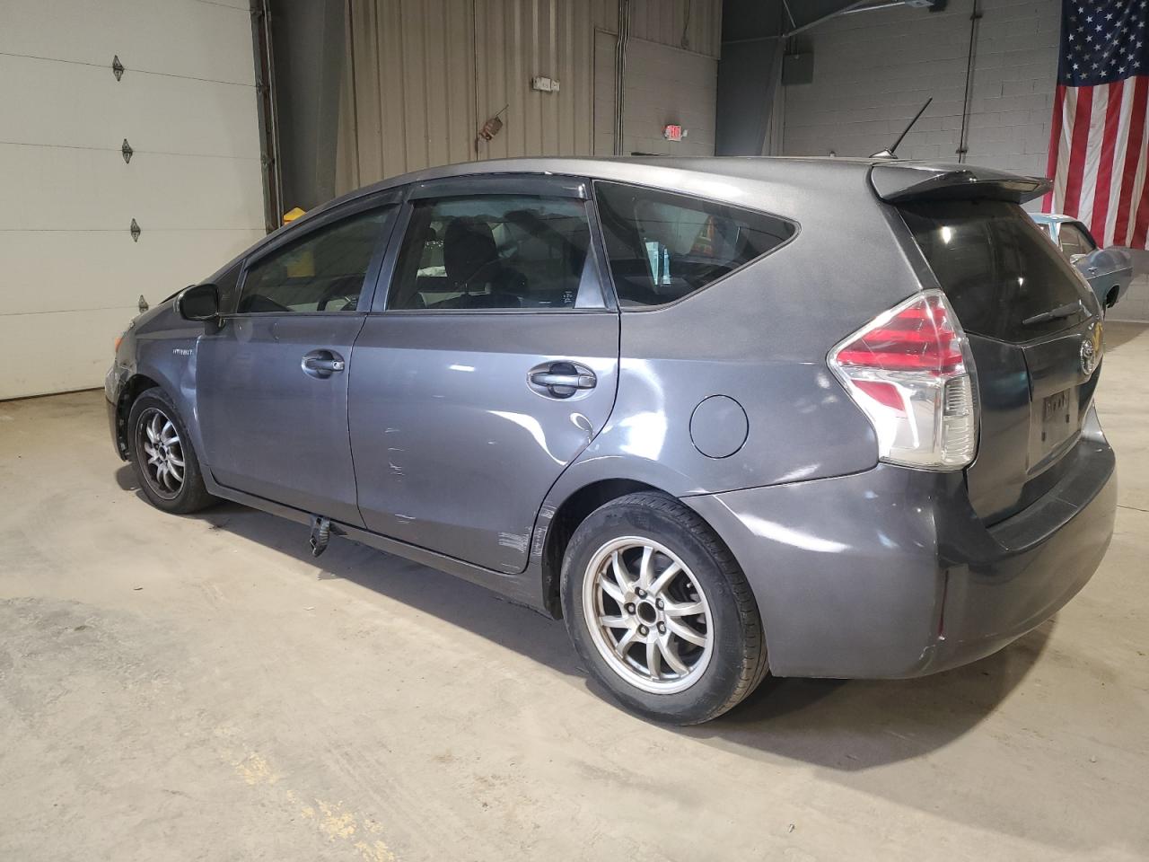 2015 Toyota Prius - Image 2