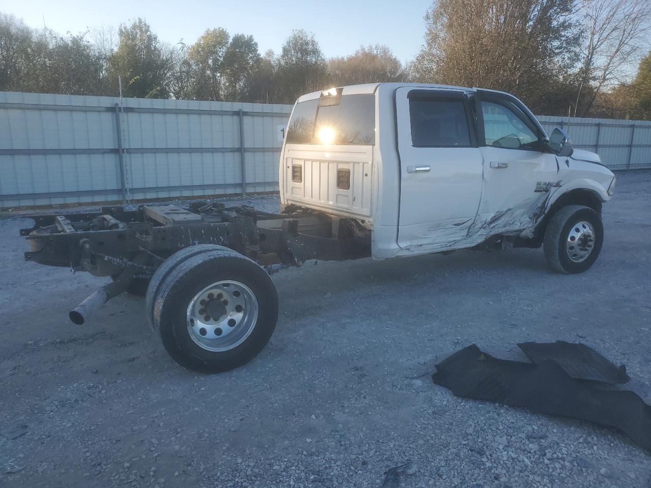 2017 RAM 3500 - Image 3