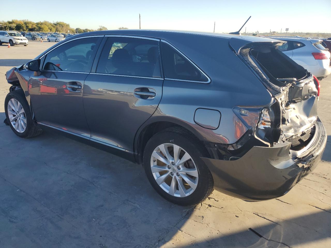 2014 Toyota Venza - Image 2