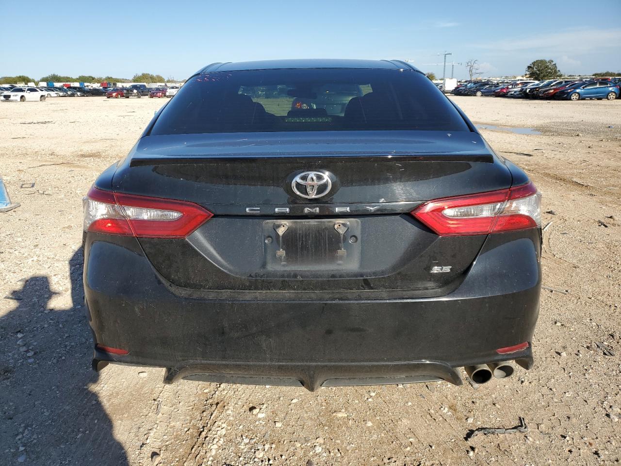 2018 Toyota Camry L VIN: 4T1B11HK3JU035803 Lot: 81335224