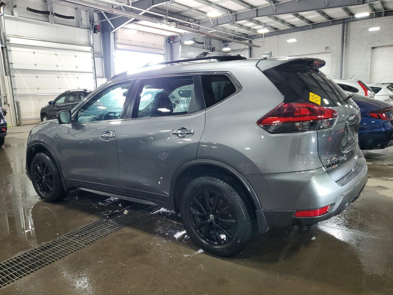 2018 Nissan Rogue - Image 2