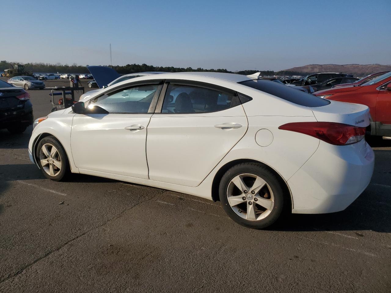 2012 Hyundai Elantra - Image 2