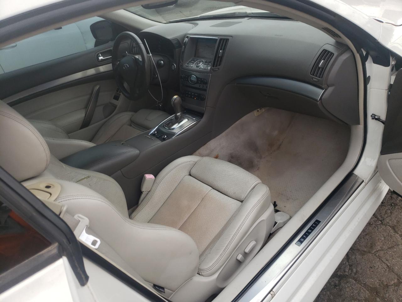 2011 Infiniti G - Image 8