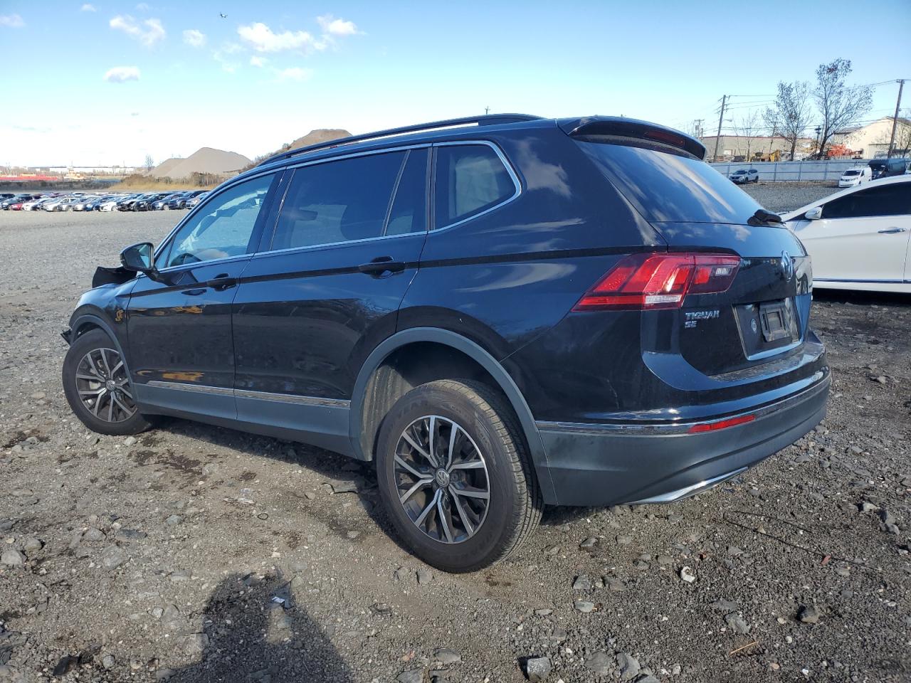 2021 Volkswagen Tiguan - Image 2