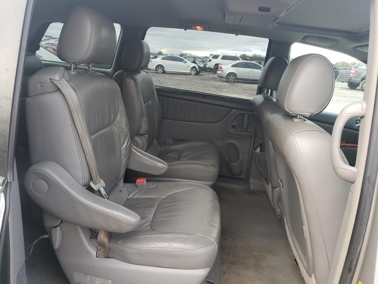 2007 Toyota Sienna - Image 11