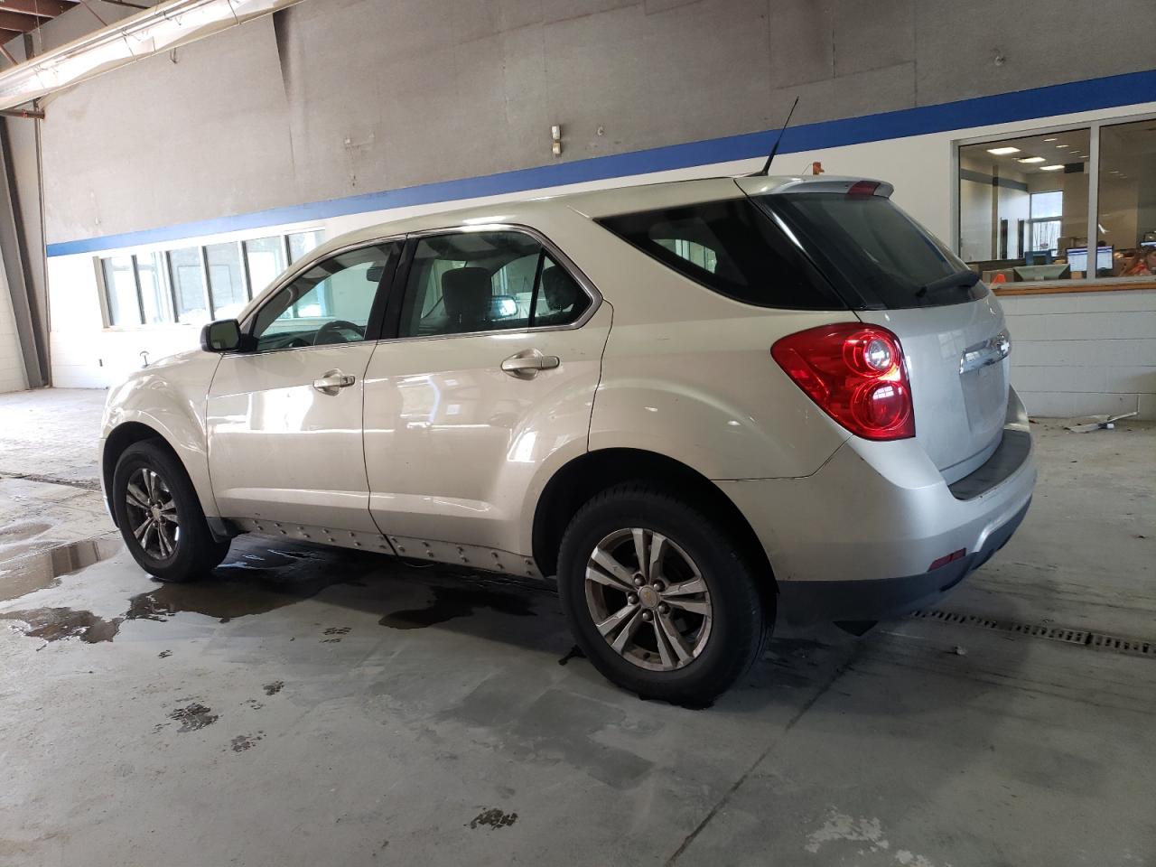 2011 Chevrolet Equinox - Image 2