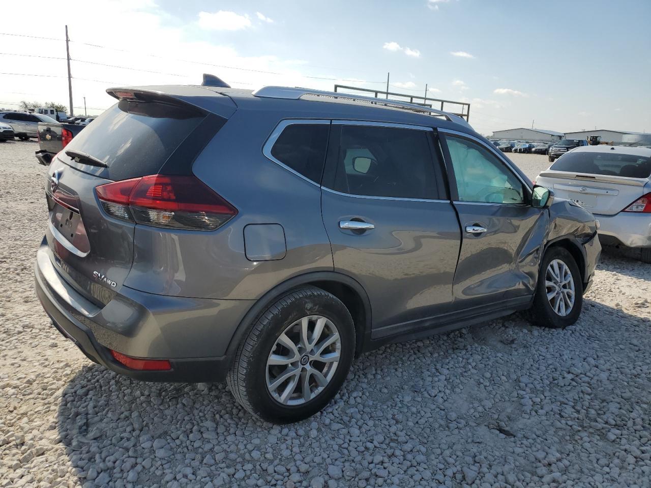 2018 Nissan Rogue - Image 3