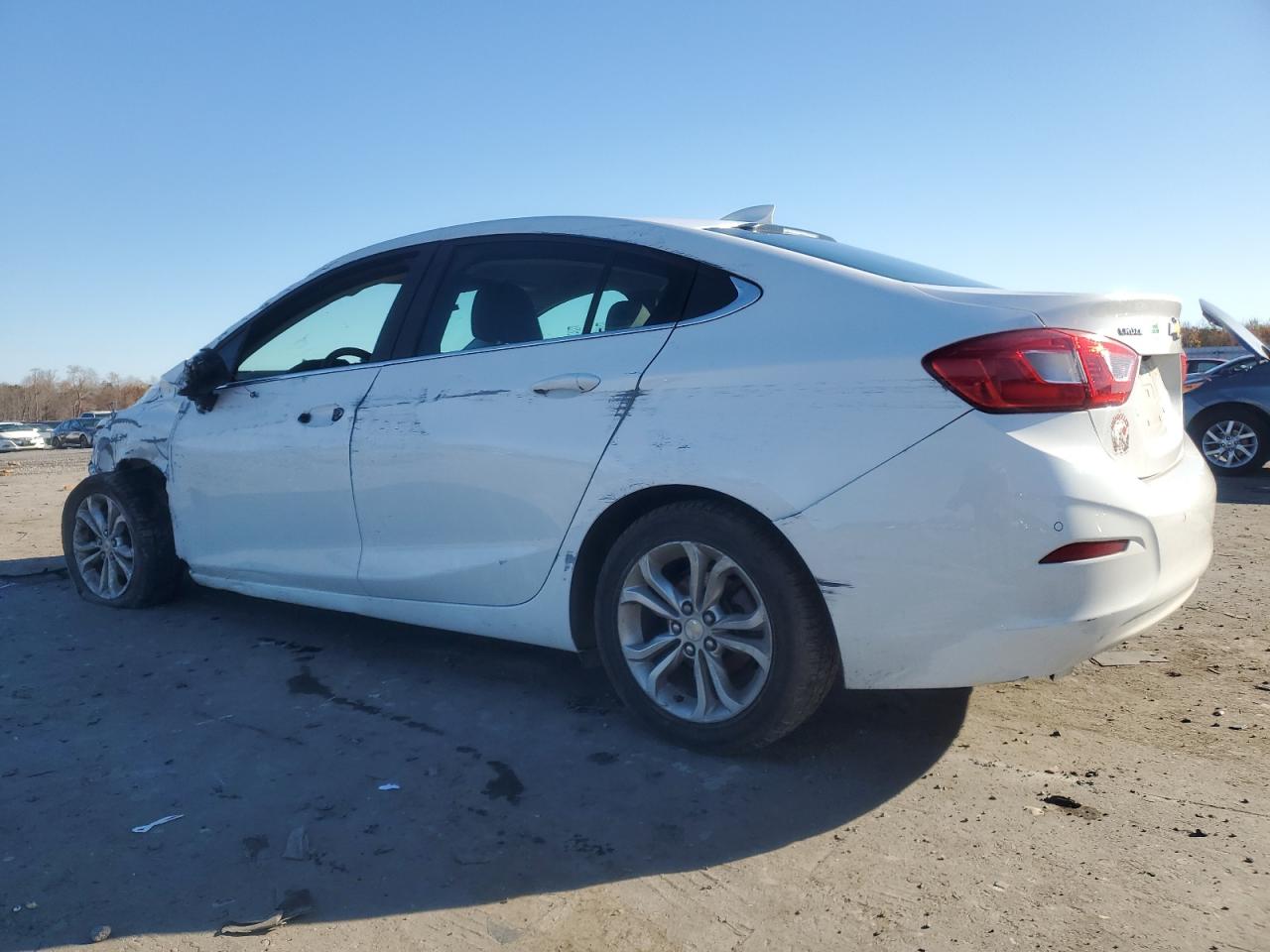 2019 Chevrolet Cruze - Image 2
