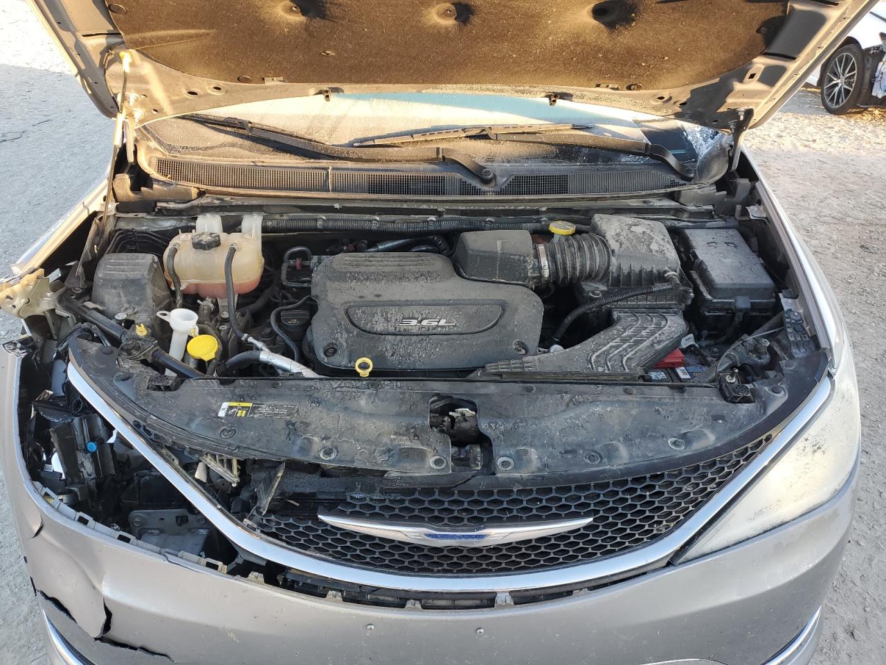 2018 Chrysler Pacifica - Image 12