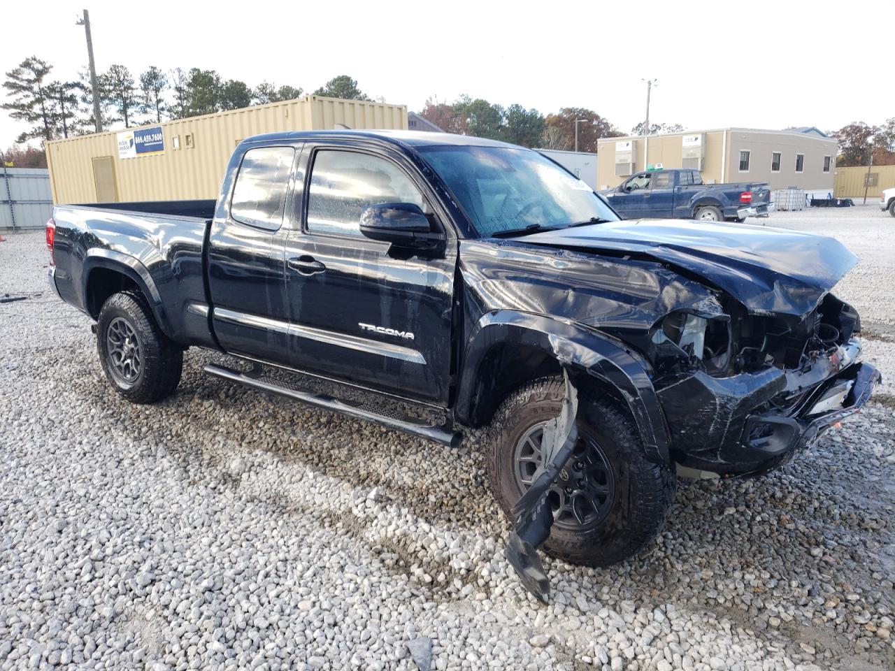 VIN 5TFSZ5AN2JX153588 2018 TOYOTA TACOMA no.4