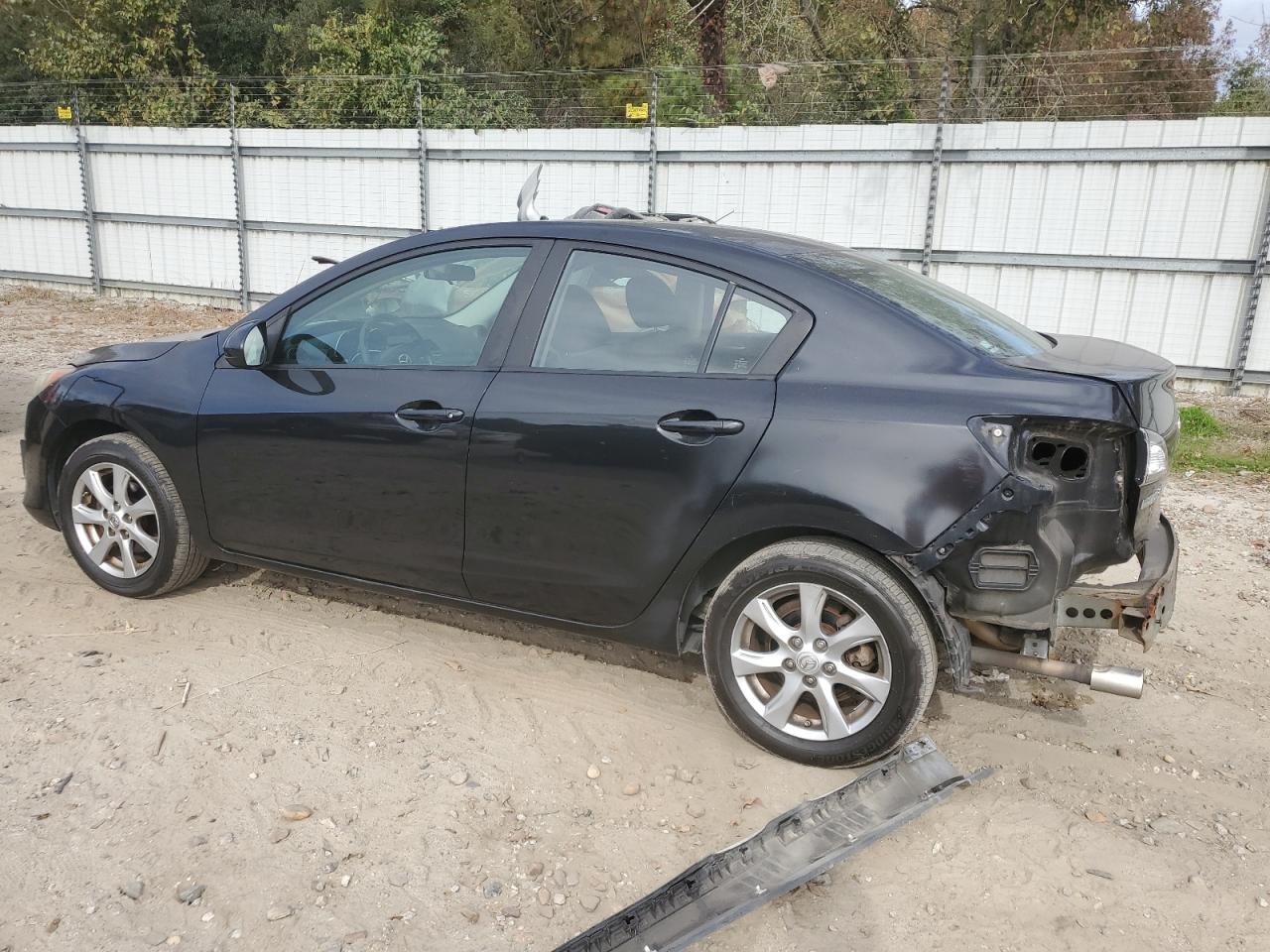 2010 Mazda 3 - Image 2