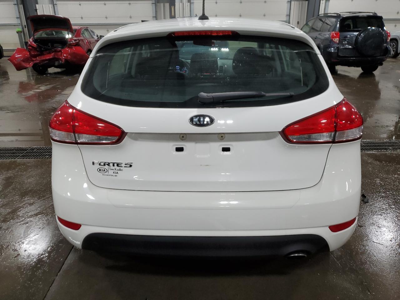 2017 Kia Forte - Image 6