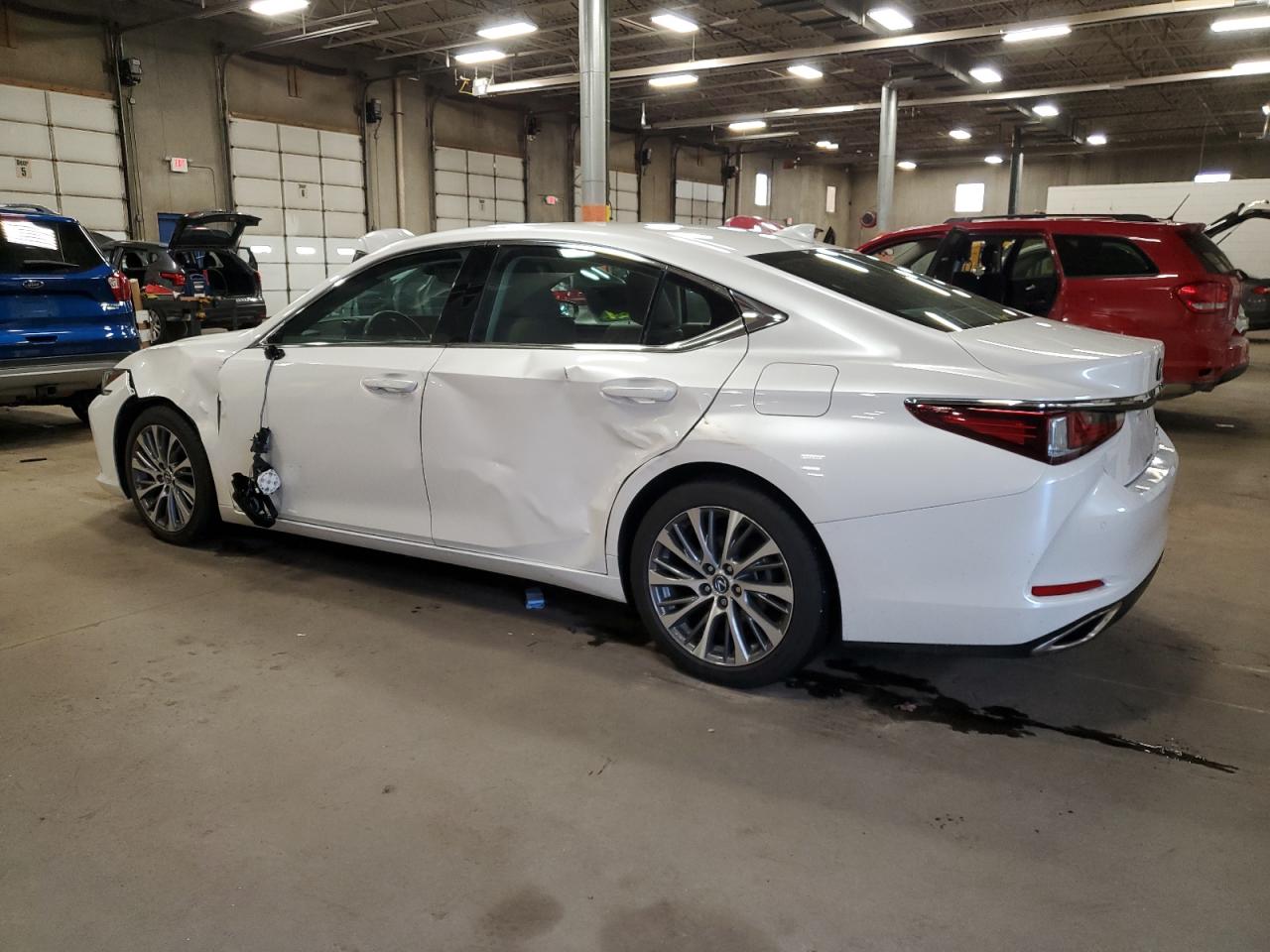 2019 Lexus ES - Image 2