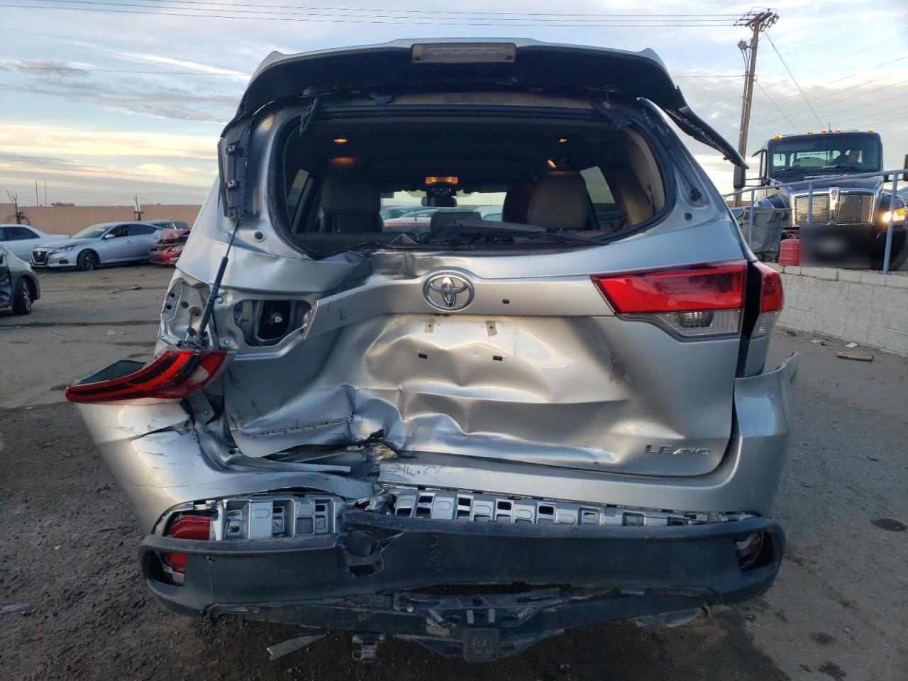 VIN 5TDBZRFH3KS710770 2019 TOYOTA HIGHLANDER no.6