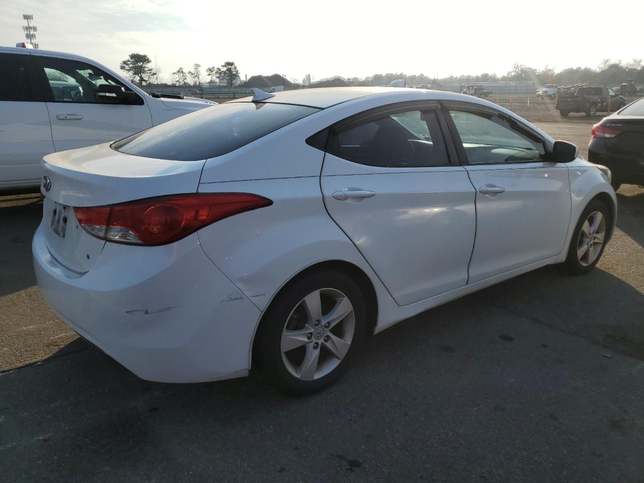 2012 Hyundai Elantra - Image 3