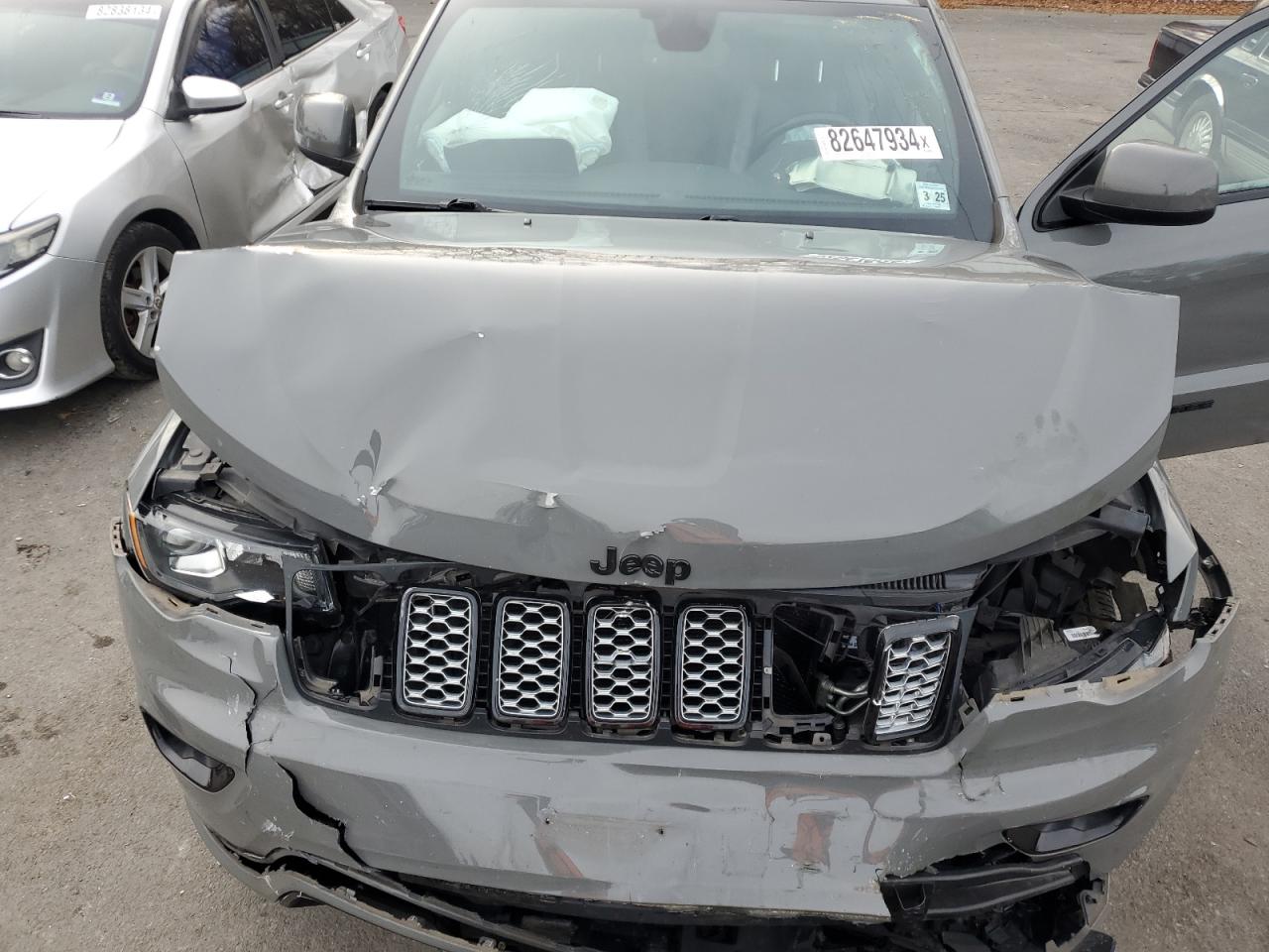2020 Jeep Grand Cherokee - Image 13