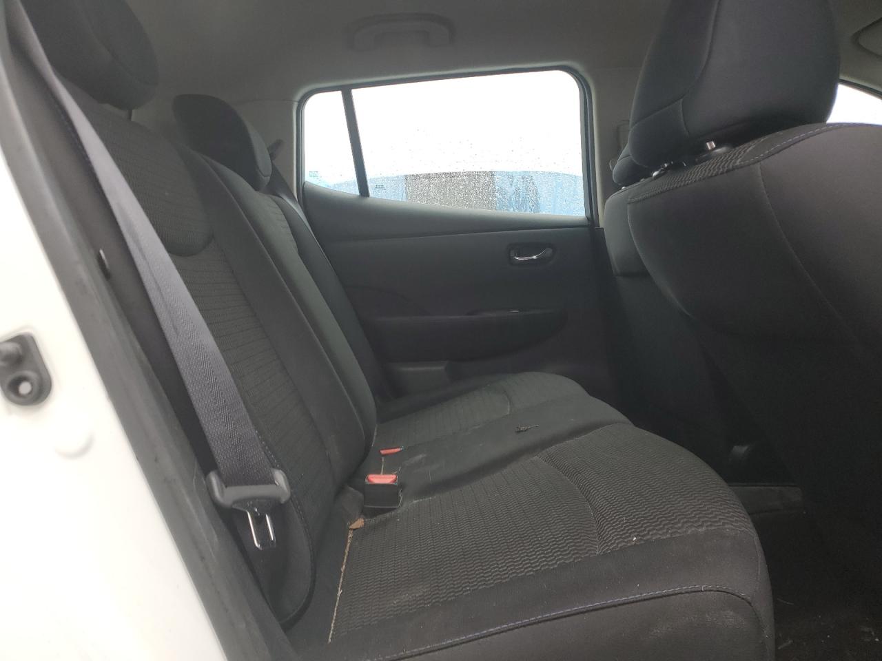 2017 Nissan Leaf - Image 10