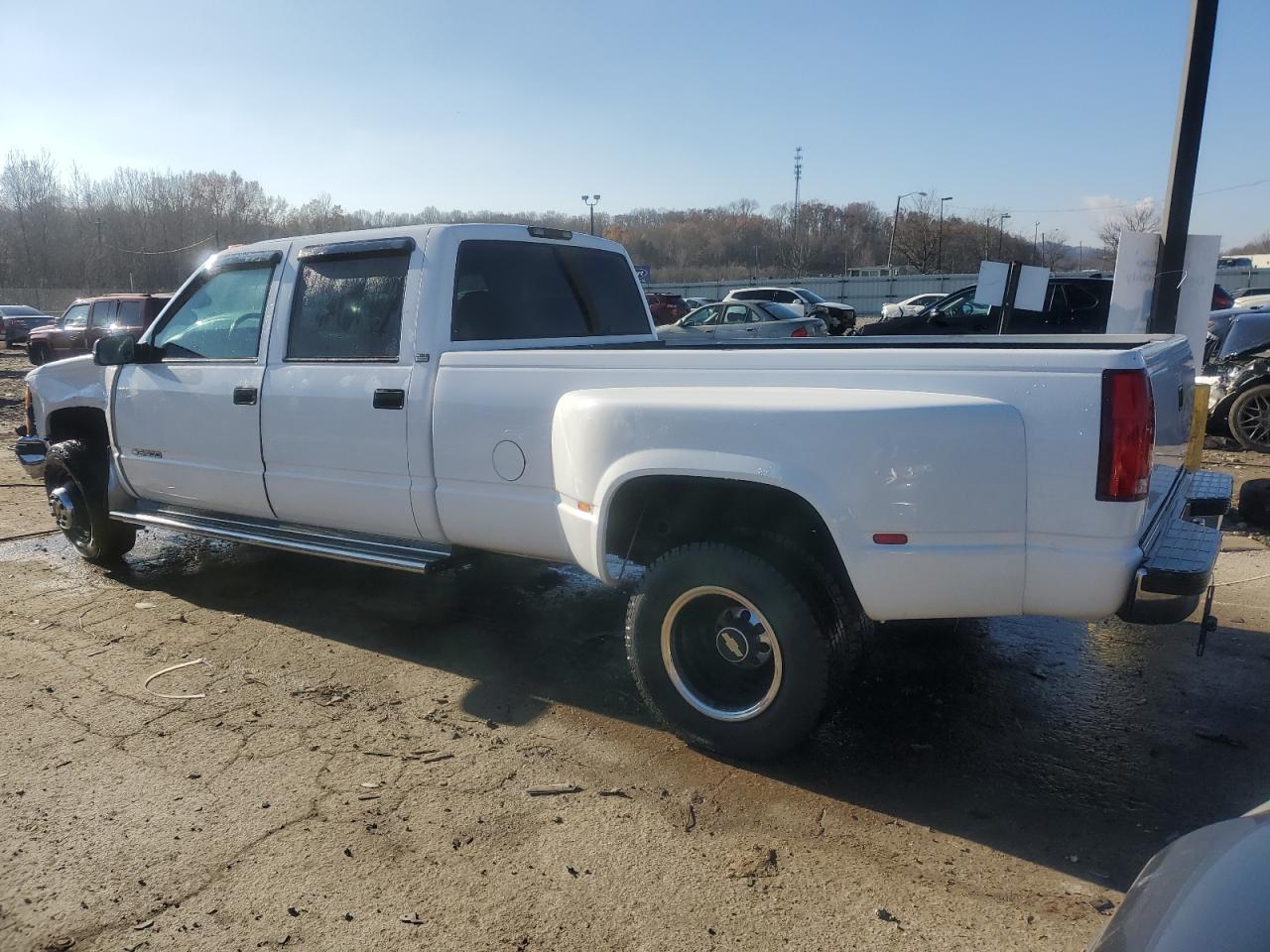 1996 Chevrolet GMT-400 - Image 2