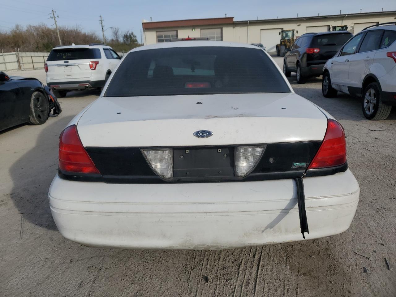 2010 Ford Crown Victoria - Image 6