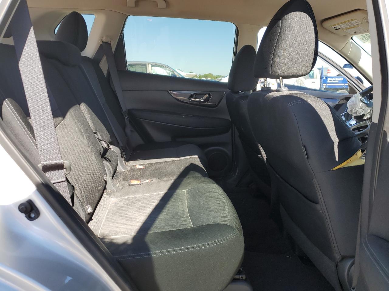 2017 Nissan Rogue - Image 11