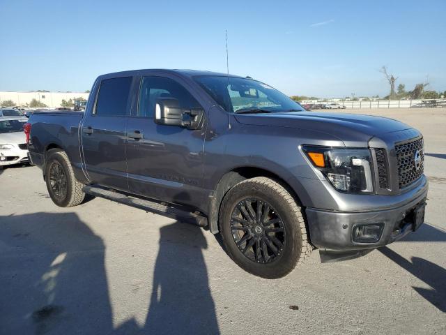  NISSAN TITAN 2018 Szary