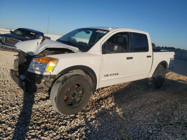 Pickups NISSAN TITAN 2015 Biały