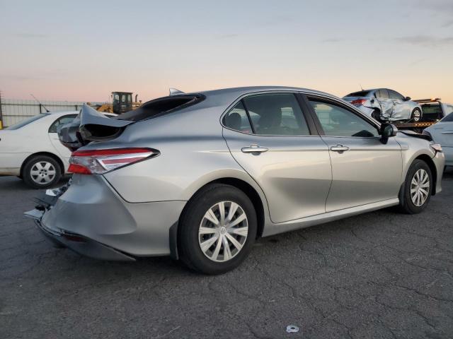  TOYOTA CAMRY 2020 Srebrny