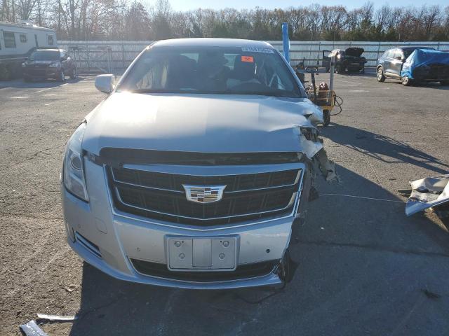Sedans CADILLAC XTS 2016 Srebrny